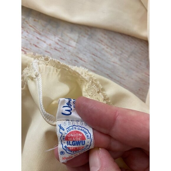 Vintage 70's Wonder Maid Empire Waist Non Cling Night Gown - 38 - Picture 14 of 15